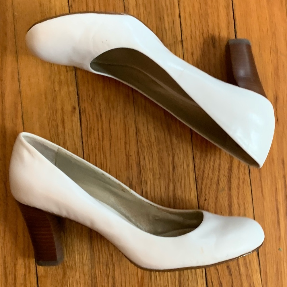 Liz Claiborne ’Johnnie’ Heels